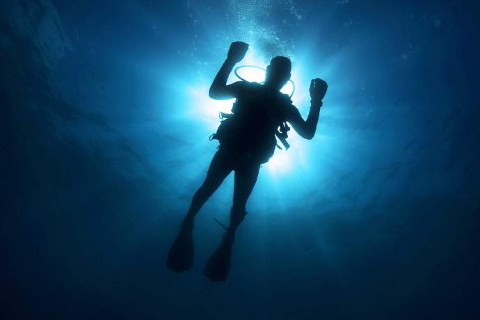 Best Waterproof Phone Case For Snorkeling – Expert Reviews 2024