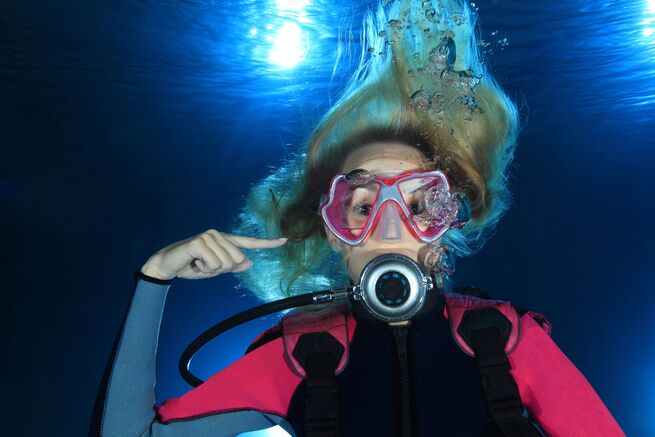 How to stop water going up your nose when diving